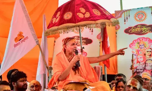 യോഗി ആദിത്യനാഥ് ഹിന്ദുവാണെന്ന് തെളിയിക്കണമെന്ന് സന്യാസി യോഗി ആദിത്യനാഥ് ഹിന്ദുവാണെന്ന് തെളിയിക്കണമെന്ന് സന്യാസി