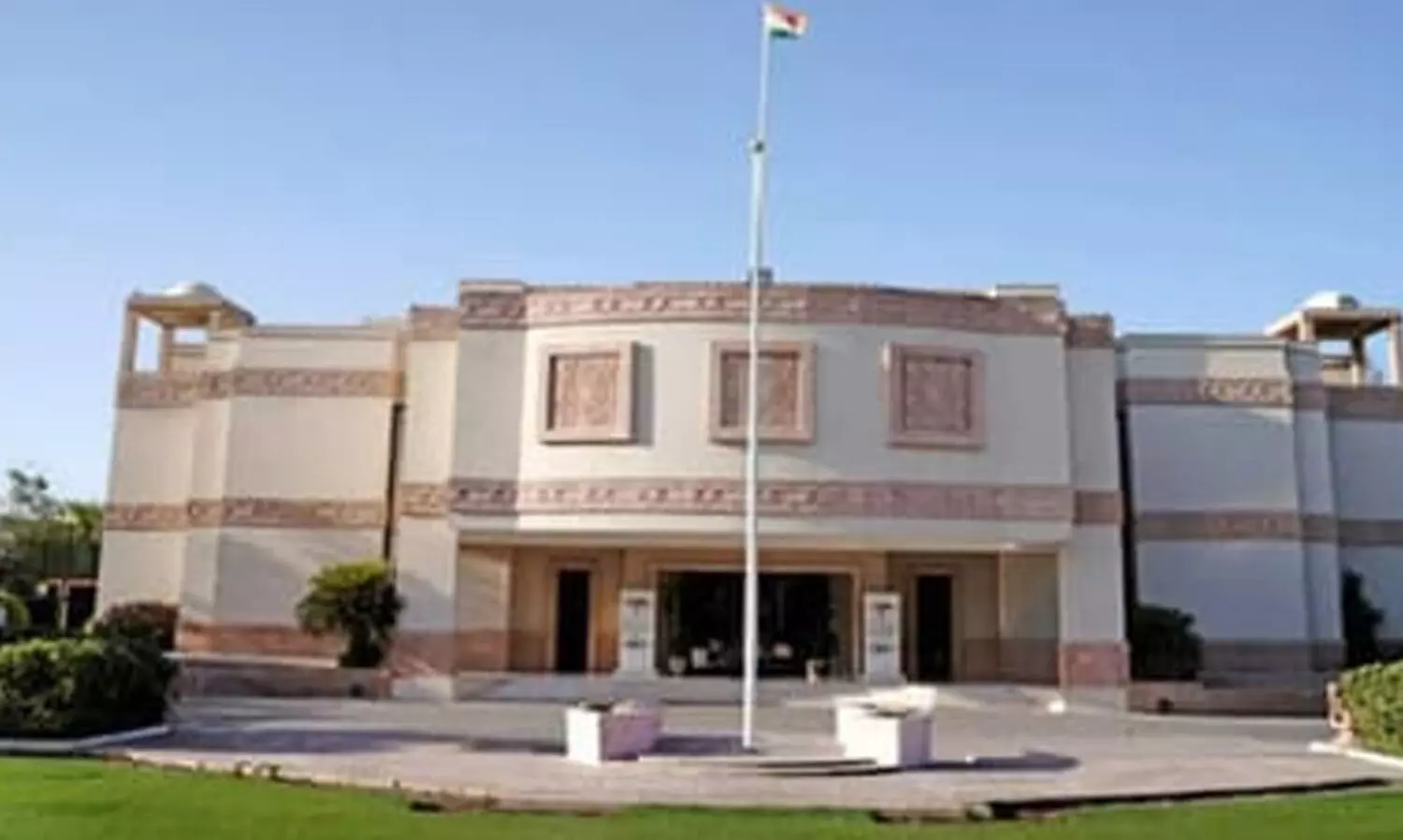 ഇന്ത്യൻ സ്കൂൾ ബോർഡ്; ഇന്ത്യൻ അംബാസഡറുടെ മുമ്പാകെ ആശങ്കയറിയിച്ച് രക്ഷകർത്താക്കൾ