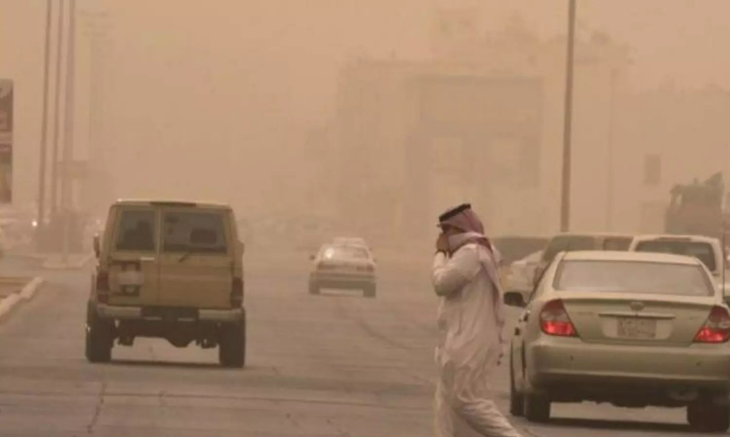 സൗദിയിൽ ശക്തമായ പൊടിക്കാറ്റിനും മഴയ്ക്കും സാധ്യത