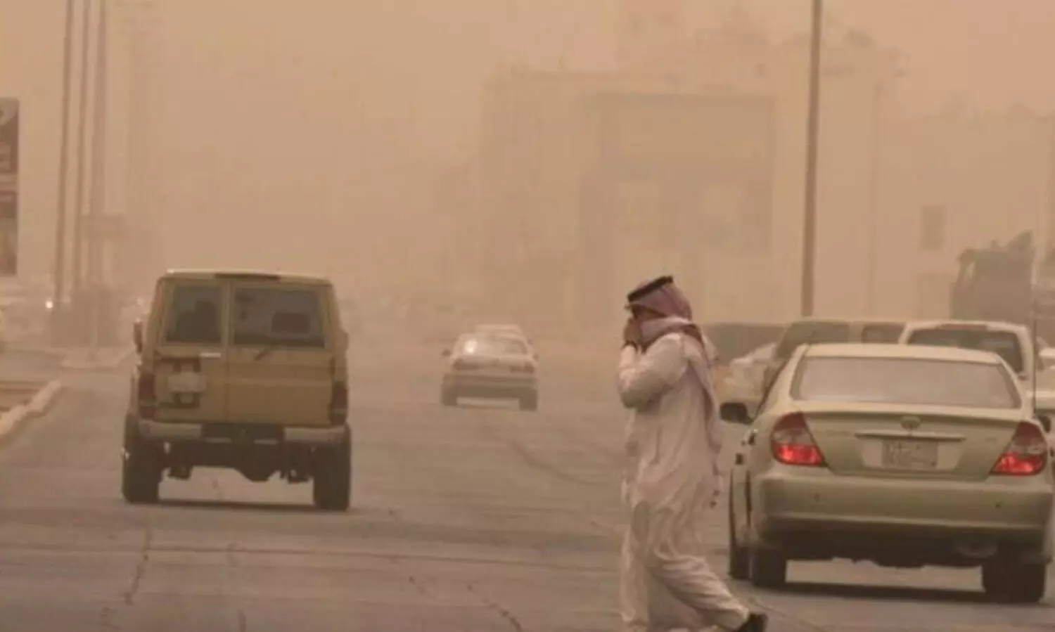 സൗദിയിൽ ശക്തമായ പൊടിക്കാറ്റിനും മഴക്കും സാധ്യത