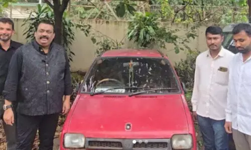 ആഡംബര കാറുകളുടെ ആരാധകനായ റോയ്