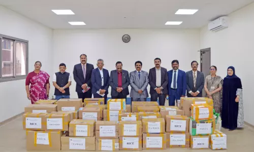 ഭക്ഷ്യധാന്യങ്ങൾ വിതരണം ചെയ്ത് വിദ്യാർഥികൾ