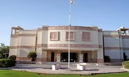 ഇന്ത്യൻ സ്കൂൾ ബോർഡ്; ഇന്ത്യൻ അംബാസഡറുടെ മുമ്പാകെ ആശങ്കയറിയിച്ച് രക്ഷകർത്താക്കൾ