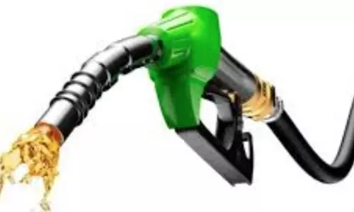 യു.എ.ഇയിൽ ഇന്ധനവില പുതുക്കി: പെട്രോളിനും ഡീസലിനും വില കുറഞ്ഞു