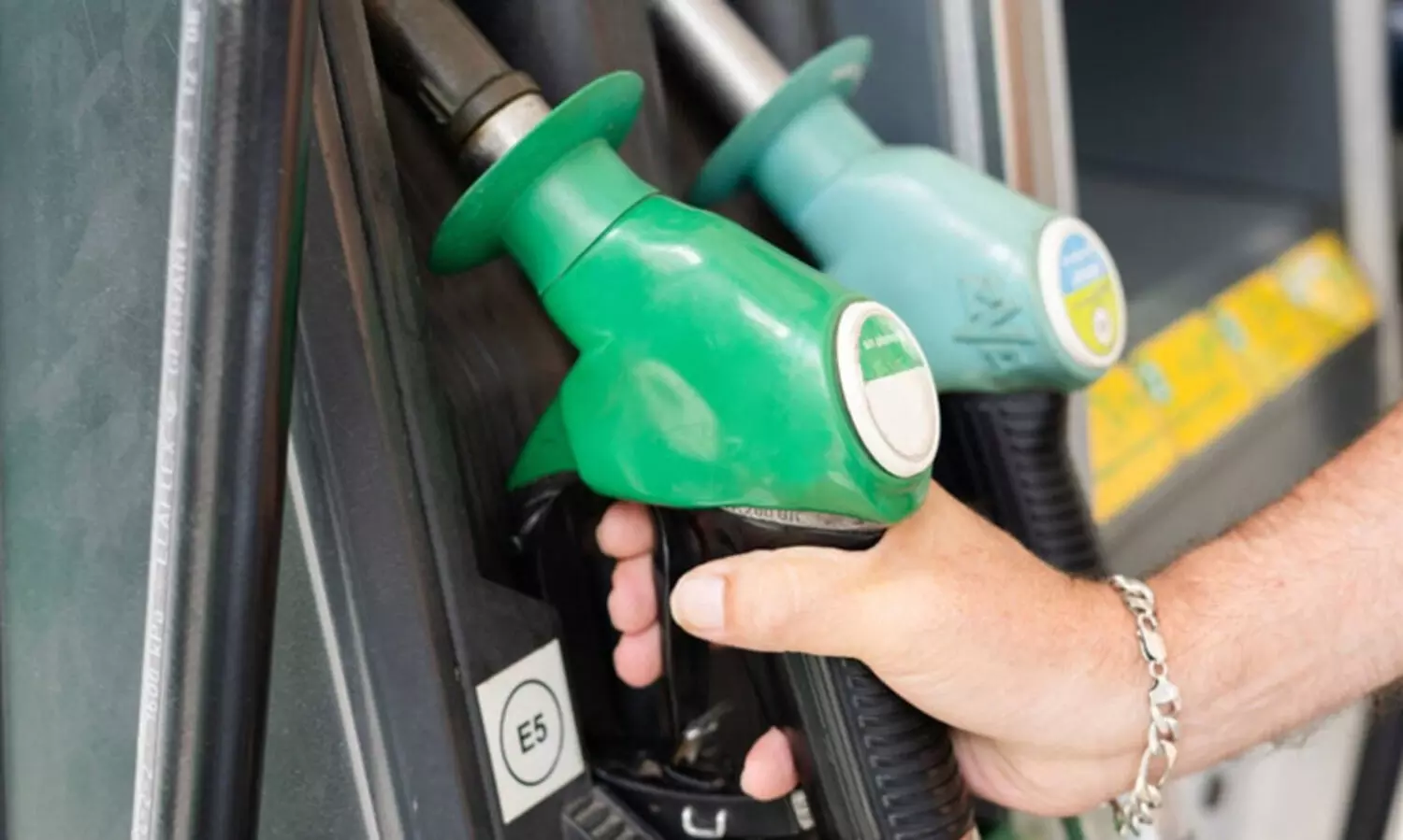 ഖത്തറിൽ പെട്രോളിനും ഡീസലിനും വില കുറഞ്ഞു