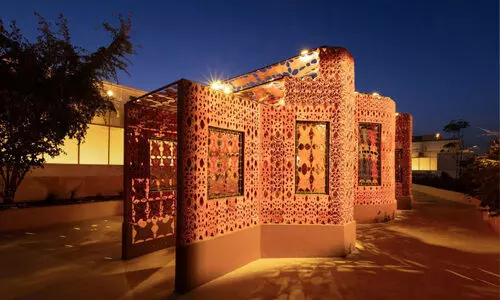 ദ​റ​ഇ​യ ക​ണ്ട​മ്പ​റ​റി ആ​ർ​ട്ട് ബി​നാ​ലെ​ക്ക് തു​ട​ക്കം; ക​ല​യു​ടെ വി​സ്മ​യ​ക്കാ​ഴ്ച​ക​ളു​മാ​യി 37 രാ​ജ്യ​ങ്ങ​ളി​ൽ നി​ന്നു​ള്ള ക​ലാ​കാ​ര​ന്മാ​ർ