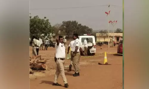 മൊ​ള​ഗി മ​റ​യ്യ ക്ഷേ​ത്ര റോ​ഡി​ൽ സ്ഫോ​ട​നം; വി​ദ്യാ​ർ​ഥി​ക​ൾ ഉ​ൾ​പ്പെ​ടെ ആ​റു​പേ​ർ​ക്ക് പ​രി​ക്ക്