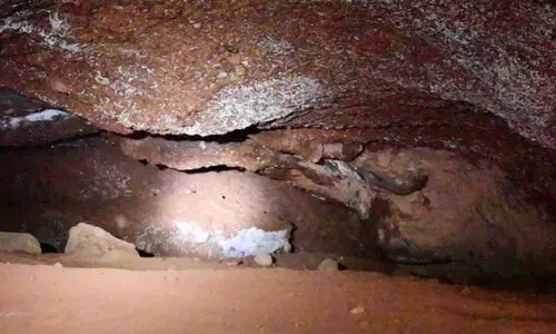 സ്കൂളിൽ പ്രാചീന ഗുഹ കണ്ടെത്തി