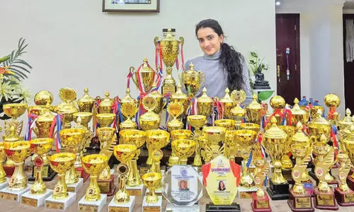 ക​ലാ​വേ​ദി​ക​ൾ​ക്ക് പ്രി​യ​ങ്ക​രി​യാ​യി പ്രി​യം​വ​ദ ഷാജു