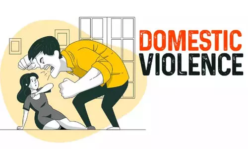 കു​റ​യാ​തെ ഗാ​ർ​ഹി​ക പീ​ഡ​ന കേ​സു​ക​ൾ...