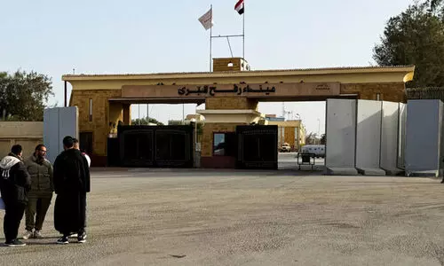 റഫ ക്രോസിങ് വീണ്ടും തുറക്കാനുള്ള നീക്കവുമായി ഇസ്രായേൽ; ഗസ്സക്കാരെ കർശന സുരക്ഷാ പരിശോധനകൾക്ക് വിധേയമാക്കും