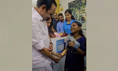 ‘പുതിയ കൈ കൊണ്ട് അവളെന്റെ കൈയ്യില്‍ തൊട്ടു, പൂക്കള്‍ തന്നു; ഒന്നും പകരമാകില്ലെന്ന് അറിയാം...’