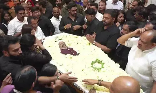 റോ​യി​ക്ക് ബം​ഗ​ളൂ​രു ന​ഗ​രം വി​ട​ന​ല്‍കി...