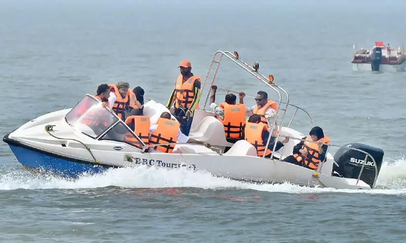 കടൽ എല്ലാവരുടേതുമാക്കുന്ന വാട്ടർ സ്​പോർട്സ്