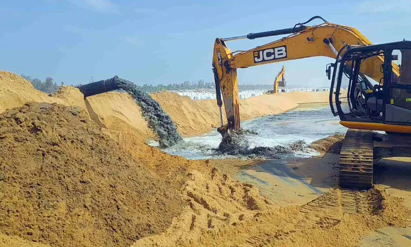 മുതലപ്പൊഴി; മണൽ വിൽക്കാനുള്ള തീരുമാനത്തിനെതിരെ പ്രതിഷേധം