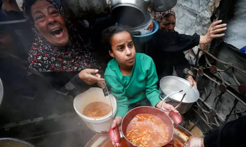 ഇസ്രായേലിന്റെ ഭീഷണികളെ വെല്ലുവിളിക്കാൻ ഗസ്സയിൽ പ്രവർത്തിക്കുന്ന അന്താരാഷ്ട്ര സഹായ സംഘടനകൾ ഇസ്രായേലിന്റെ ഭീഷണികളെ വെല്ലുവിളിക്കാൻ ഗസ്സയിൽ പ്രവർത്തിക്കുന്ന അന്താരാഷ്ട്ര സഹായ സംഘടനകൾ
