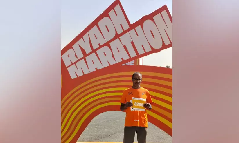 റിയാദ് മാരത്തണിൽ 75ാം വയസ്സിൽ 21 കിലോമീറ്റർ ഓടിത്തീർത്ത്​ ഇ.എം. ആദിത്യൻ