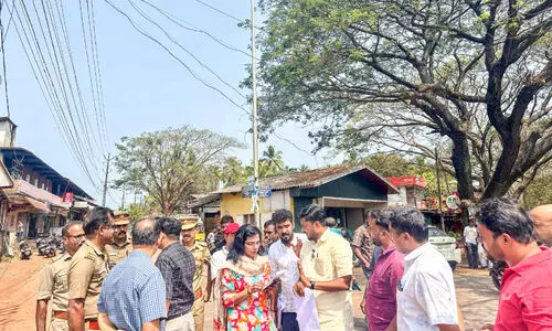 പാണ്ടിക്കാട് ടൗൺ ട്രാഫിക് പരിഷ്കരണം; ഉദ്യോഗസ്ഥർ പരിശോധന നടത്തി പാണ്ടിക്കാട് ടൗൺ ട്രാഫിക് പരിഷ്കരണം; ഉദ്യോഗസ്ഥർ പരിശോധന നടത്തി
