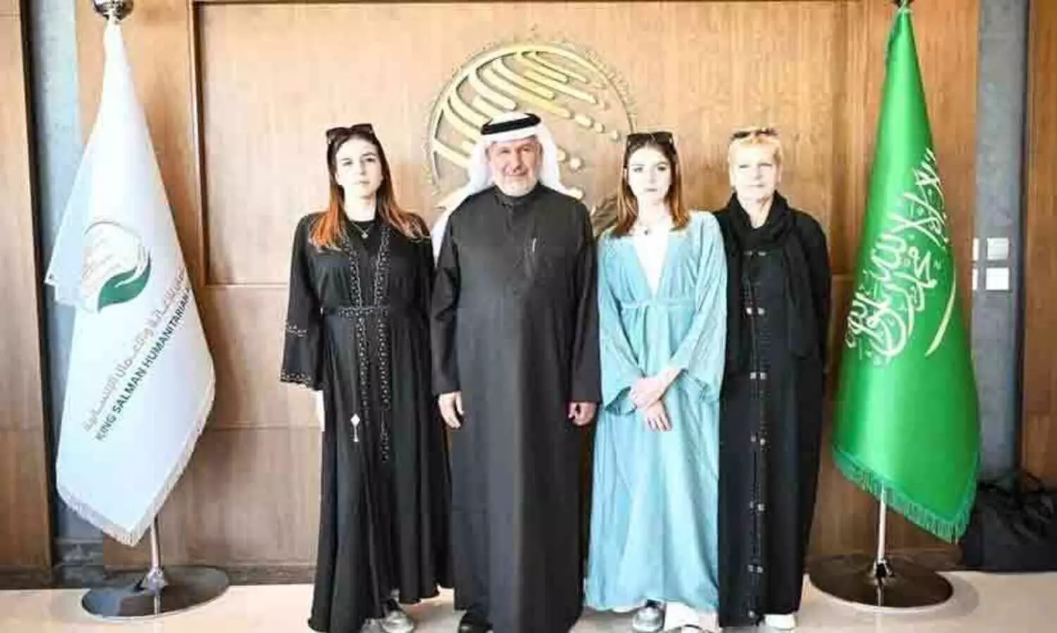 Polish twins separated by surgery come to see Doctor