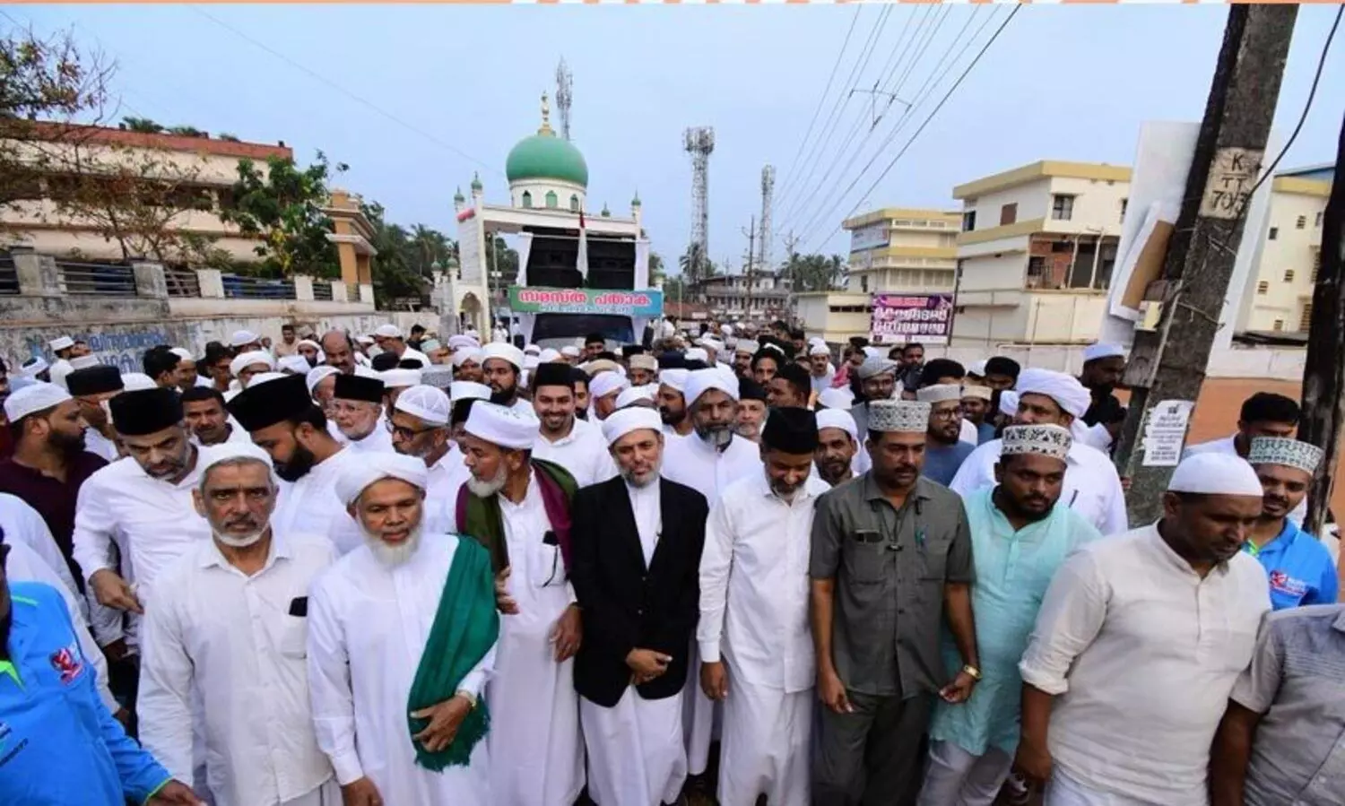 നൂറ് പതാകകളെത്തി; സമസ്ത മഹാസമ്മേളനത്തിന് ബുധനാഴ്ച പ്രൗഢതുടക്കം