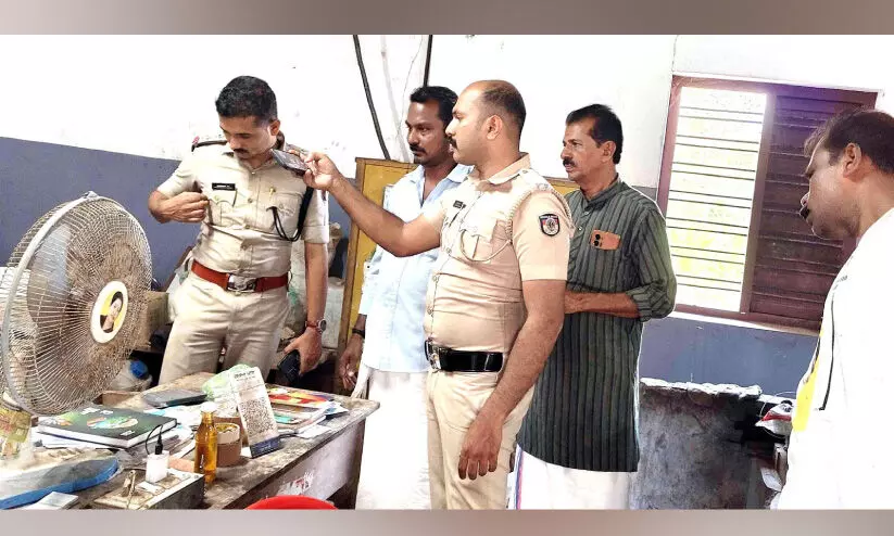 വെള്ളറടയില് വീണ്ടും മൂന്നിടങ്ങളിൽ കവര്ച്ച; പണവും സാധനങ്ങളും നഷ്ടപ്പെട്ടു വെള്ളറടയില് വീണ്ടും മൂന്നിടങ്ങളിൽ കവര്ച്ച; പണവും സാധനങ്ങളും നഷ്ടപ്പെട്ടു