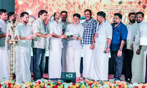 റ​ഫീ​ഖ് മ​ട്ട​ന്നൂ​രി​ന് ലീ​ഡ​ർ​ഷി​പ് അ​വാ​ർ​ഡ്