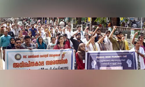 കെ.ജി.എം.സി.ടി.എ അനിശ്ചിതകാല സമരം ആരംഭിച്ചു; മെഡി. കോളജ് ആശുപത്രിയിൽ രോഗികൾ വലഞ്ഞു കെ.ജി.എം.സി.ടി.എ അനിശ്ചിതകാല സമരം ആരംഭിച്ചു; മെഡി. കോളജ് ആശുപത്രിയിൽ രോഗികൾ വലഞ്ഞു