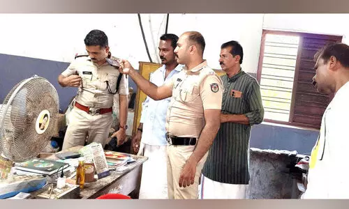 വെള്ളറടയില് വീണ്ടും മൂന്നിടങ്ങളിൽ കവര്ച്ച; പണവും സാധനങ്ങളും നഷ്ടപ്പെട്ടു വെള്ളറടയില് വീണ്ടും മൂന്നിടങ്ങളിൽ കവര്ച്ച; പണവും സാധനങ്ങളും നഷ്ടപ്പെട്ടു