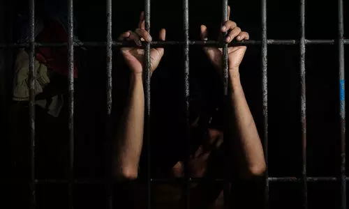 മ​തി​ൽ ത​ക​ർ​ന്ന് ഇ​ന്ത്യ​ൻ തൊ​ഴി​ലാ​ളി മ​രി​ച്ച സം​ഭ​വം: സൈ​റ്റ് മാ​നേ​ജ​ർ​ക്ക് മൂ​ന്നു​മാ​സം ത​ട​വ്