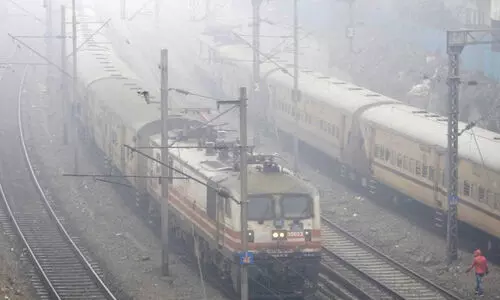 ട്രെയിൻ രണ്ടു മണിക്കൂർ വൈകി, പ്രവേശന പരീക്ഷ എഴുതാനായില്ല, വിദ്യാർഥിനിക്ക് റെയിൽവേ 9 ലക്ഷം നഷ്ടപരിഹാരം നൽകണം