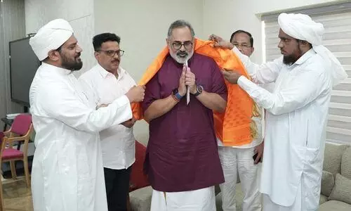 പ്രധാനമന്ത്രി മോദിക്ക് പ്രശംസയുമായി സാവിയത്തു സൂഫിയ പ്രതിനിധികൾ ബി.ജെ.പി ആസ്ഥാനത്ത്; രാജീവ് ചന്ദ്രശേഖറുമായി കൂടിക്കാഴ്ച നടത്തി പ്രധാനമന്ത്രി മോദിക്ക് പ്രശംസയുമായി സാവിയത്തു സൂഫിയ പ്രതിനിധികൾ ബി.ജെ.പി ആസ്ഥാനത്ത്; രാജീവ് ചന്ദ്രശേഖറുമായി കൂടിക്കാഴ്ച നടത്തി