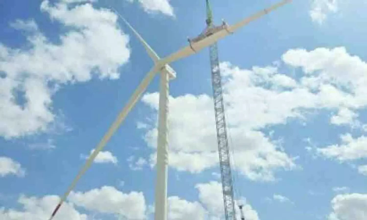 റി​യാ-2 കാ​റ്റാ​ടി വൈ​ദ്യുതി ​പ​ദ്ധ​തി: ആ​ദ്യ ട​ർ​ബൈ​ൻ സ്ഥാ​പി​ച്ചു