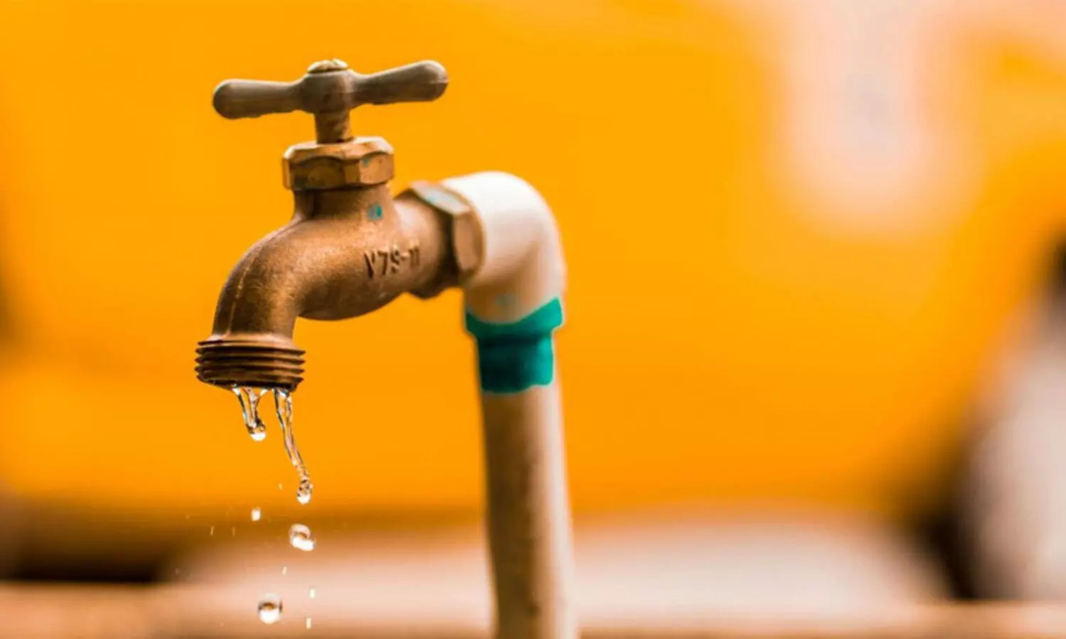 കുടിവെള്ളത്തിന് അലയുമ്പോഴും;ചോരുന്നത് 30 മുതൽ   40 ശതമാനം വരെ