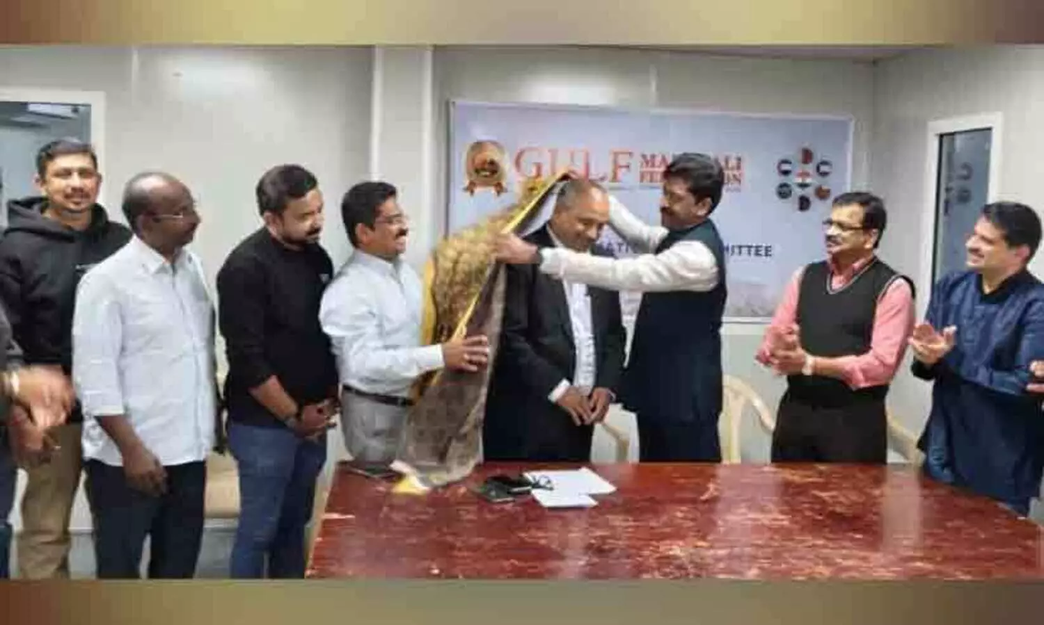 ഗ​ൾ​ഫ് മ​ല​യാ​ളി ഫെ​ഡ​റേ​ഷ​ൻ ജി.​സി.​സി പ്ര​സി​ഡ​ന്റ് ബ​ഷീ​ർ അ​മ്പ​ലാ​യി​യെ ആ​ദ​രി​ച്ചു