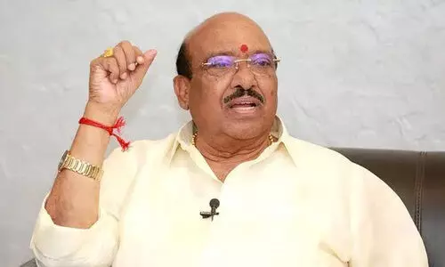 വെള്ളാപ്പള്ളിയുടെ പ്രചാരണം കള്ളം; എട്ട്​ ജില്ലകളിലെ എയ്​ഡഡ്​ സ്കൂൾ കണക്ക്​ സഭയിൽ