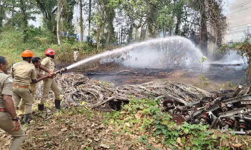 കെ.എസ്.ഇ.ബി ഡംപിങ് യാർഡിൽ വൻ തീപിടിത്തം