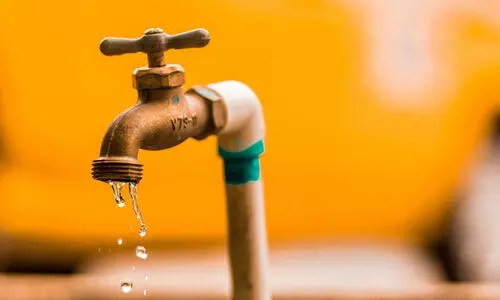 കുടിവെള്ളത്തിന് അലയുമ്പോഴും;ചോരുന്നത് 30 മുതൽ   40 ശതമാനം വരെ