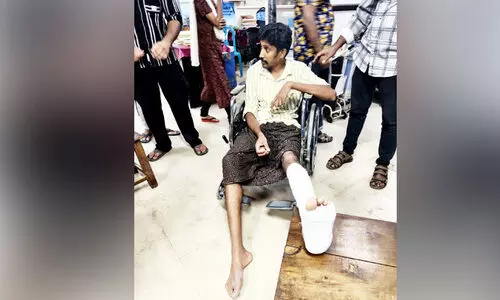 വാഹനമിടിപ്പിച്ച്‌ കൊലപ്പെടുത്താൻ ശ്രമം; എക്‌സൈസ്‌ സിവിൽ ഓഫിസർക്ക്‌ പരിക്ക്‌