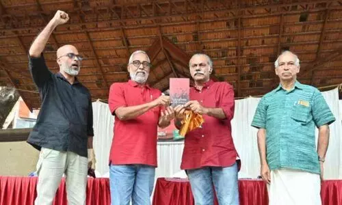 നേതൃത്വത്തെ അണികൾ തിരുത്തണം; വി. കുഞ്ഞികൃഷ്‌ണന്റെ പുസ്തകം പ്രകാശനം ചെയ്തു