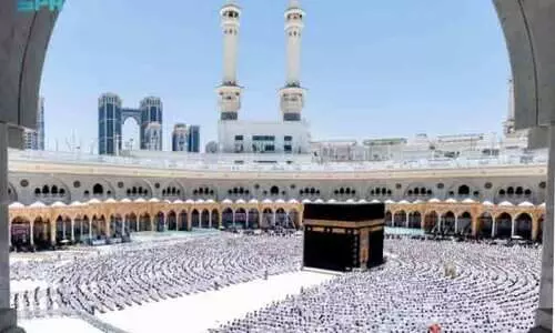 റ​മ​ദാ​നൊ​രു​ക്ക​ത്തി​ൽ രാ​ജ്യം; ഇ​രു​ഹ​റ​മു​ക​ളി​ലെ ഇ​മാ​മു​മാ​രു​ടെ പ​ട്ടി​ക പു​റ​ത്തി​റ​ക്കി