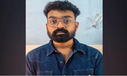 വി​ൽ​പ​ന​ക്കാ​യി ക​ഞ്ചാ​വ് എ​ത്തി​ച്ചു​ന​ൽ​കി​യ യു​വ ഡോ​ക്ട​ർ പി​ടി​യി​ൽ