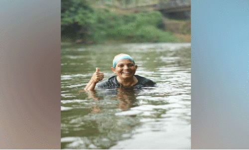 വേ​മ്പ​നാ​ട്ടു കാ​യ​ൽ നീ​ന്താ​ൻ 63 കാ​രി