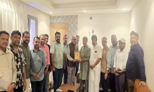 എ​ൻ.​എ നെ​ല്ലി​ക്കു​ന്ന് എം.​എ​ൽ.​എ​ക്ക് സ്വീ​ക​ര​ണം ന​ൽ​കി