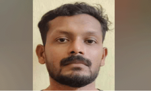 ബൈ​ക്ക് ക​ത്തി​ച്ച കേ​സി​ൽ  അ​യ​ൽ​വാ​സി അ​റ​സ്റ്റി​ൽ