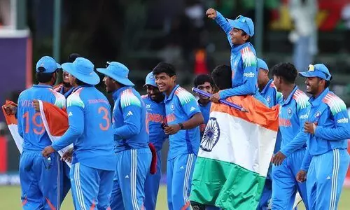 ഇന്ത്യൻ കൗമാരോത്സവം; ഇംഗ്ലണ്ടിനെ  100 റൺന് തോൽപിച്ച് ലോകകിരീടം