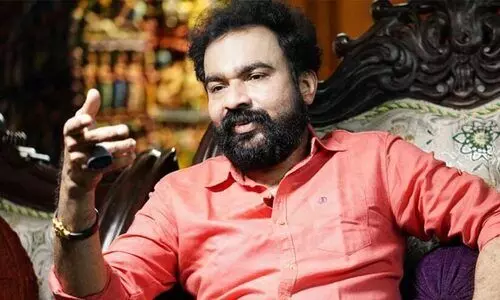 ഒരേ കുറ്റത്തിന് രണ്ടു തവണ ശിക്ഷിക്കപ്പെടാൻ പാടില്ല; മോൻസൻ മാവുങ്കൽ സുപ്രീംകോടതിയിൽ