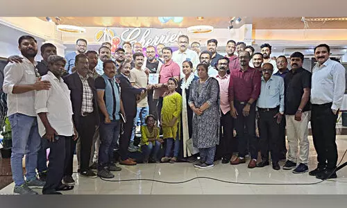 റിയാദ് മാരത്തണിൽ നേട്ടം; കബീർ കൊച്ചാലുമ്മൂടിനെ കെ.സി.എ ആദരിച്ചു