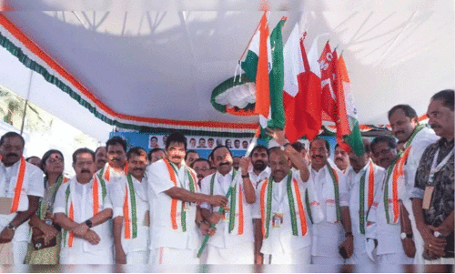 സ്വർണക്കൊളള; ജാഥാവഴിയിലും രാഷ്ട്രീയപോര്