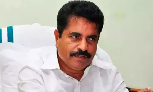 പൊതു പ്രവർത്തകനെന്ന നിലയിൽ ആര് വന്നാലും കൂടെ നിന്ന് ചിത്രമെടുക്കും. കള്ളൻമാരും ദുഷ്ടൻമാരുമെന്ന് കണ്ടാൽ മാറ്റി നിർത്തും; ഉണ്ണികൃഷ്ൻ പോറ്റിക്കൊപ്പമുള്ള ചിത്രത്തിൽ പ്രതികരണവുമായി അടൂർ പ്രകാശ്