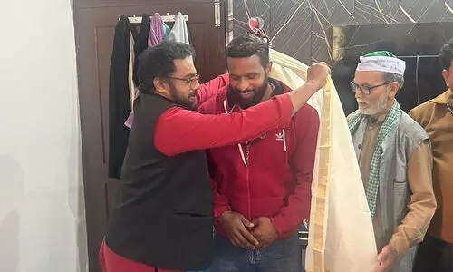 ‘കേരളത്തിന്റെ ആശംസകൾ നേരാനാണ് വന്നത്’; ഉത്തരാഖണ്ഡിലെ മുസ്‍ലിം വയോധികനെ രക്ഷിച്ച ദീപകിനെ സന്ദർശിച്ച് ബ്രിട്ടാസ്